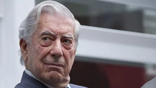 Vargas Llosa, genio literario y opacidad política.