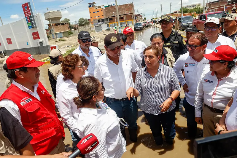 Después de la tragedia, la farsa