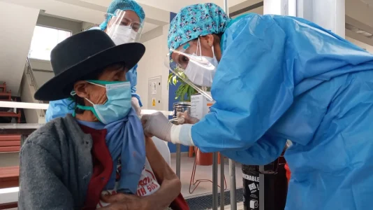 Amplían los días para la vacunación de adultos mayores de 70 años a más en Ayacucho