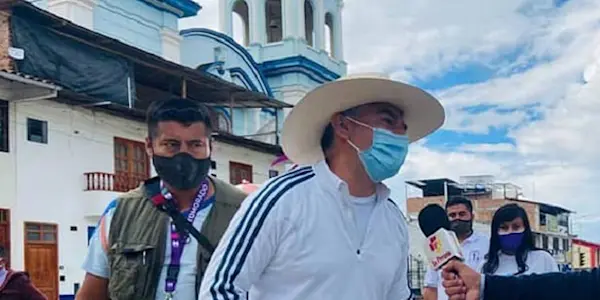 Julio Guzmán en Cajamarca crítica a Verónika Mendoza y López Aliaga