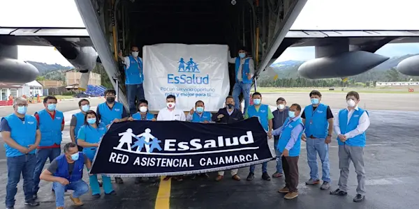Gobernador y alcalde de Cajamarca reciben dos plantas de oxígeno entregadas por EsSalud