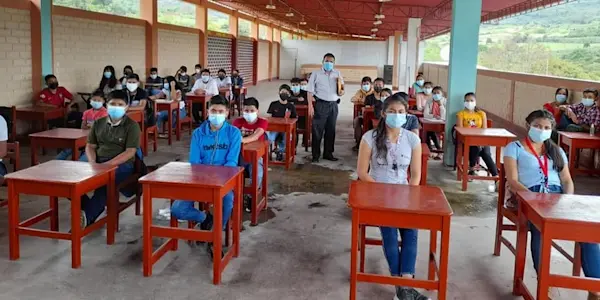 Mil instituciones educativas de la región Cajamarca vienen realizando clases semipresenciales