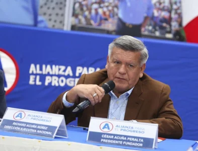 César Acuña como espejo de la política peruana