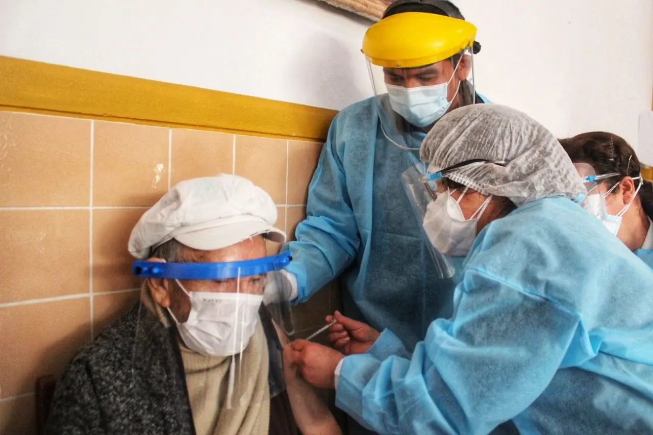 Comenzará vacunación de adultos mayores de 80 años en la provincia de Cusco