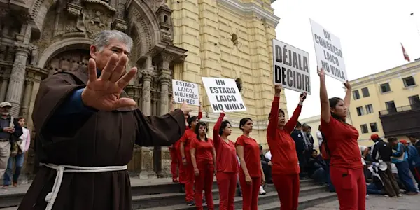 Razones para abortar congresistas patriarcales