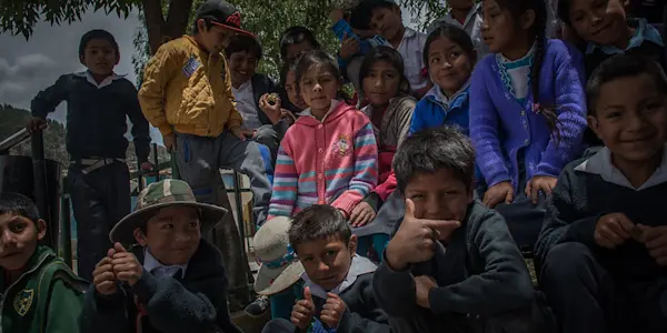 Yachay wasiwan yapamanta taripanakuspa