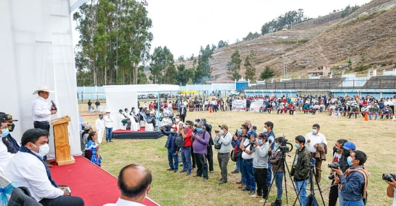 Ministro de Energía y Minas anuncia promoción de proyectos con rentabilidad social