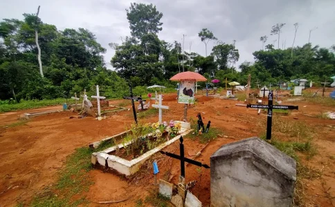 El oscuro silencio de los muertos de Covid en Iquitos