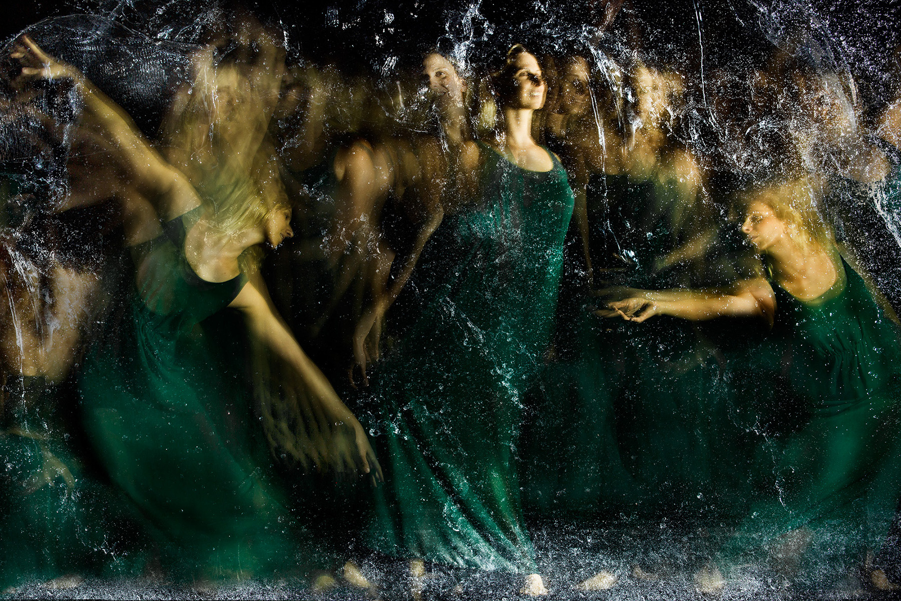 painting with light freeze action stop motion movement creating style water splash artistic feel canon profoto strobe