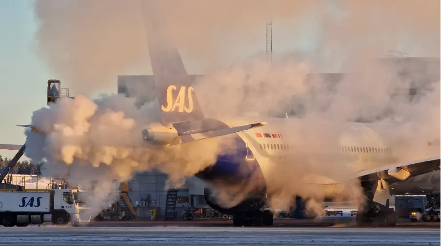 De-iceman cometh. Nothing quite like an ethylene glycol shower to freshen up for flying. Photo: Juris Homickis / SAS