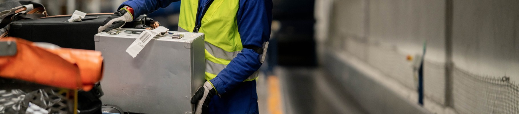 baggage-handling-staff-arn-sas