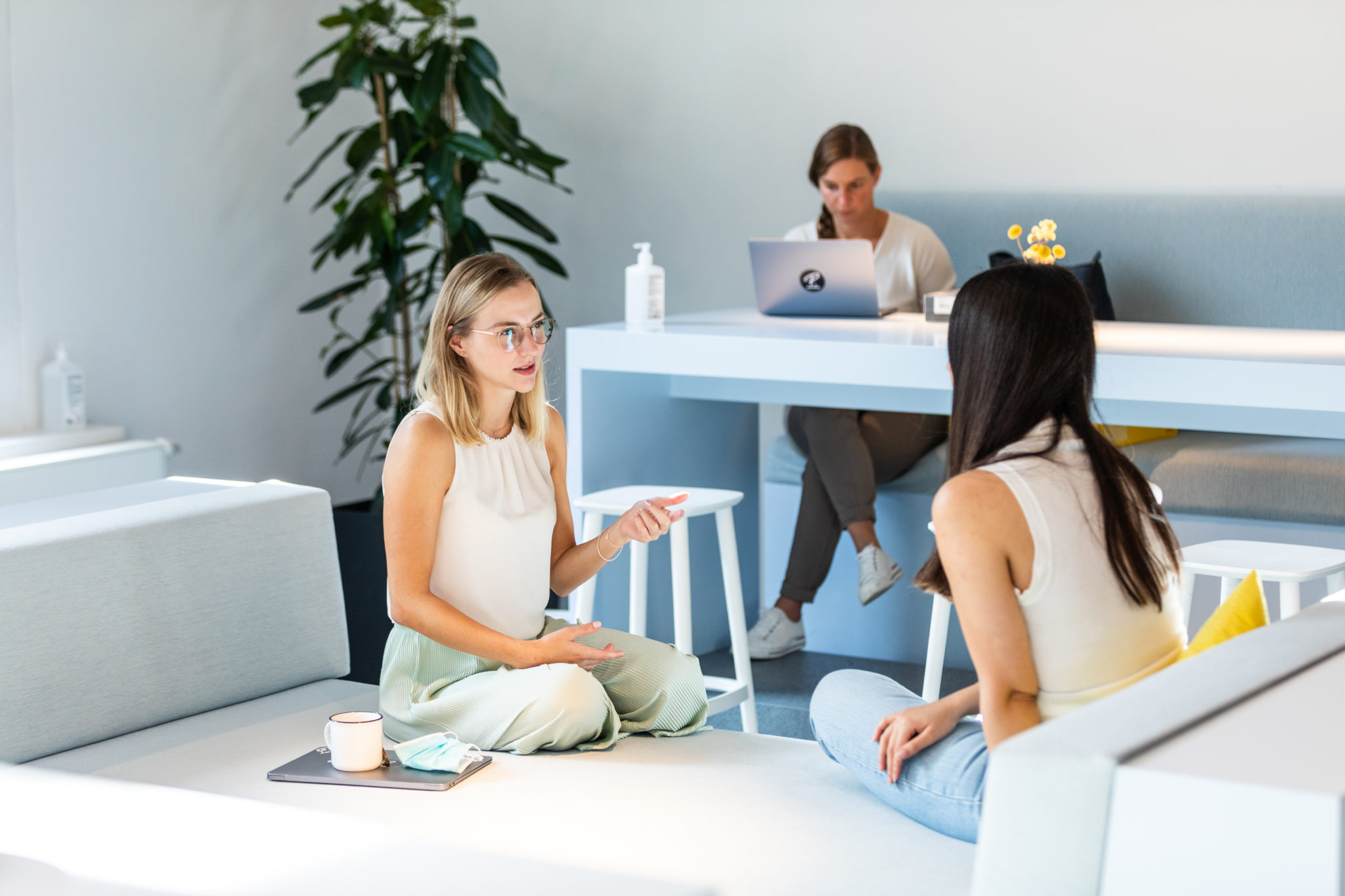 Werkgevers overschatten de productiviteit van medewerkers bij het thuiswerken Press Office Scene