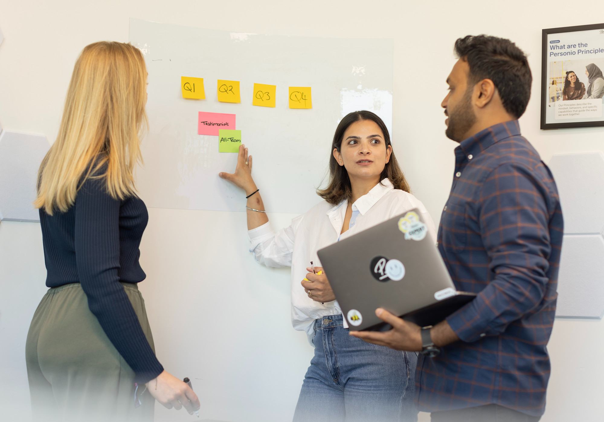 (Marketing) Three people with whiteboard