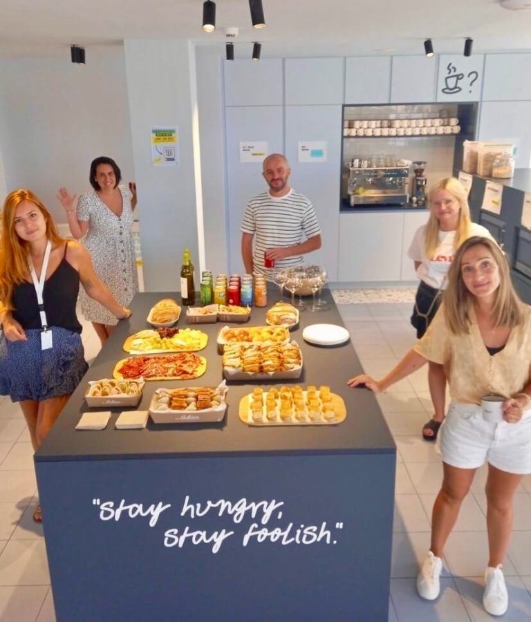 Luísa, Gabriela, Victor, Mona, and Leti enjoying lunch in the Madrid office.