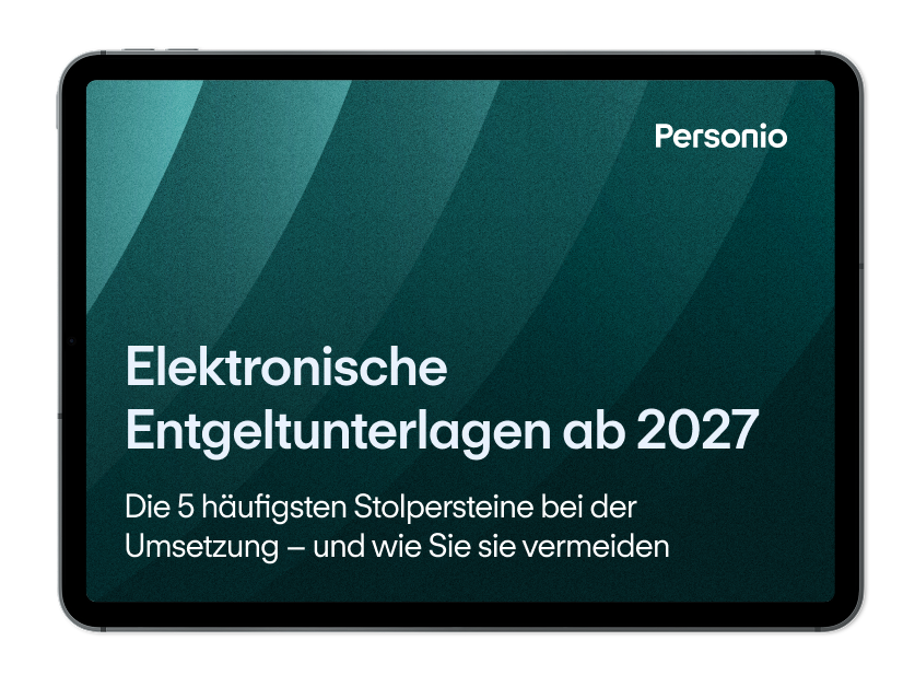 Tablet mit Personio-Leitfaden: Elektronische Entgeltunterlagen ab 2027 – die 5 häufigsten Stolpersteine und wie man sie vermeidet.