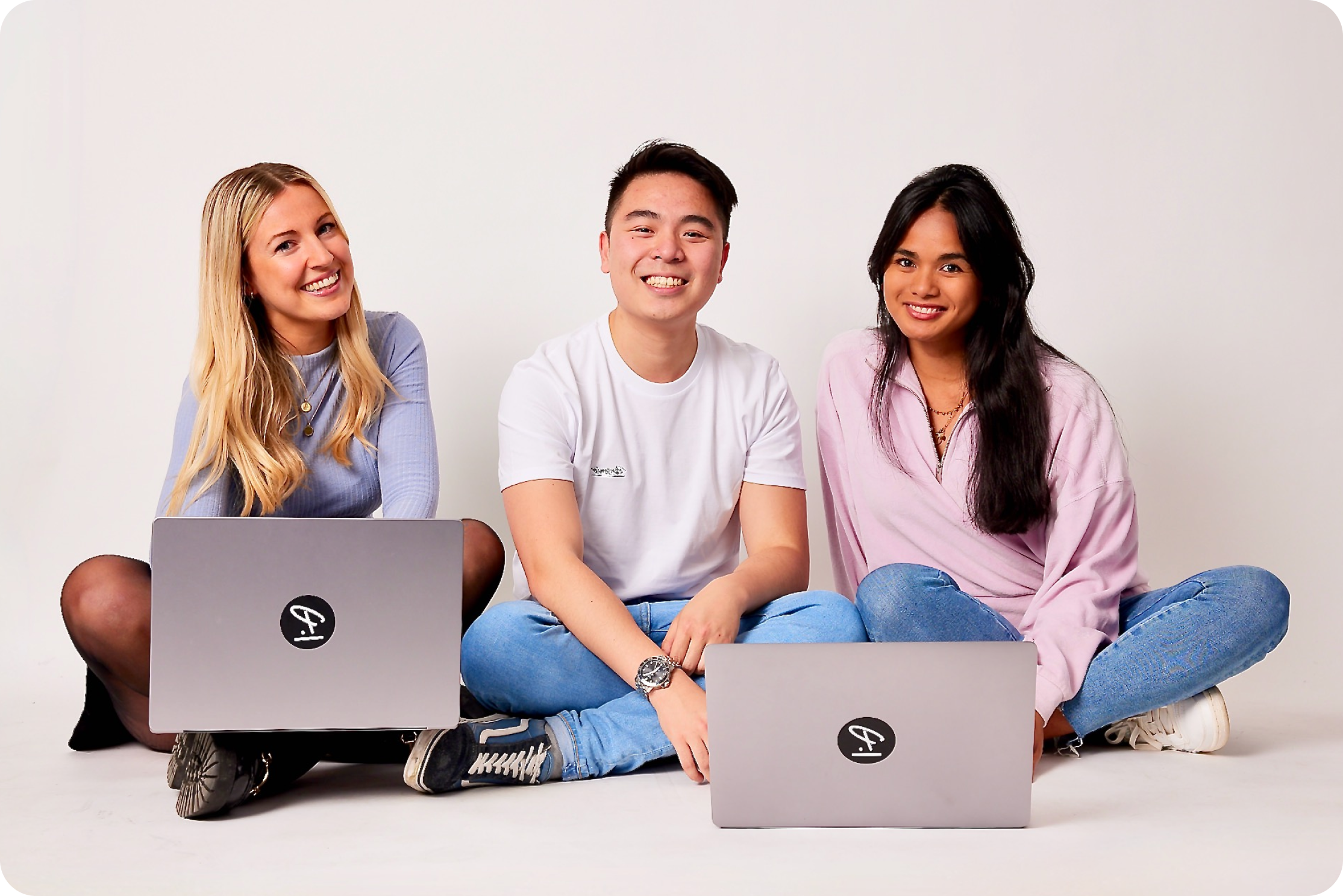 Three Personios working on the floor 