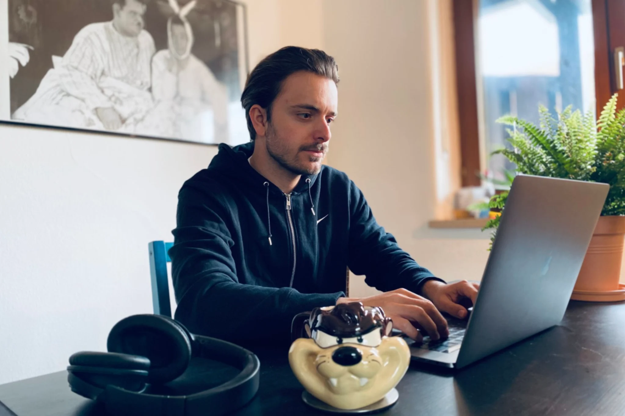 Kálmán working on a laptop