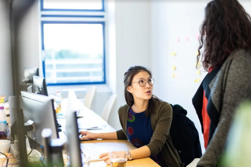 What does a HR manager
