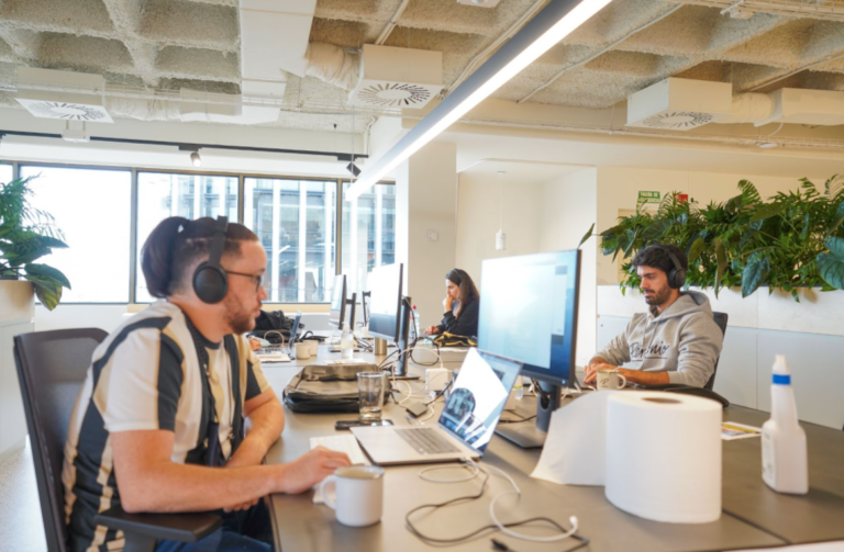 Ale (right) working in the Madrid office.