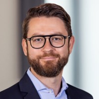 Dr. Julian Stahl