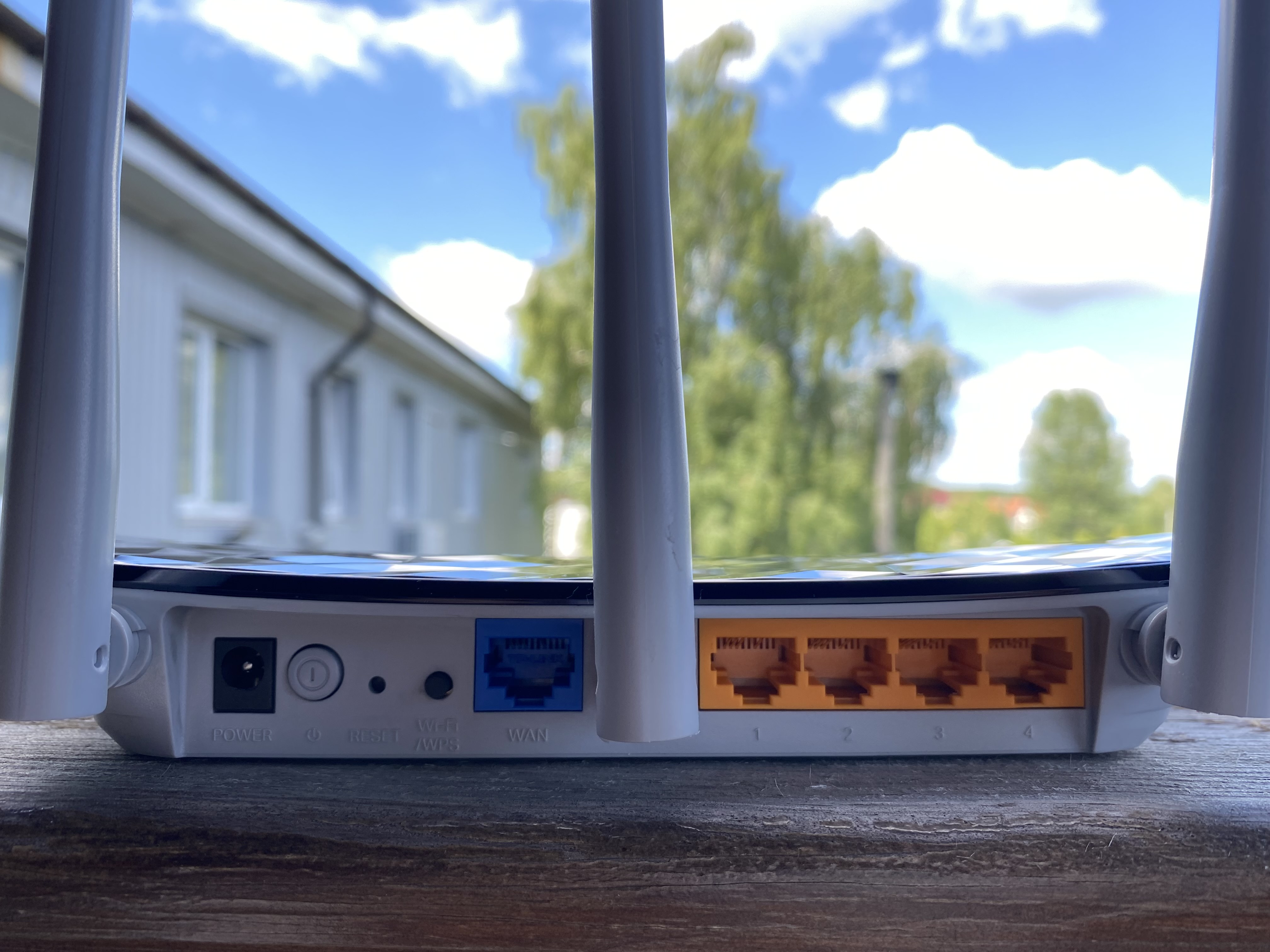 Для чого роз'єми та перемикачі на WI-FI роутері?