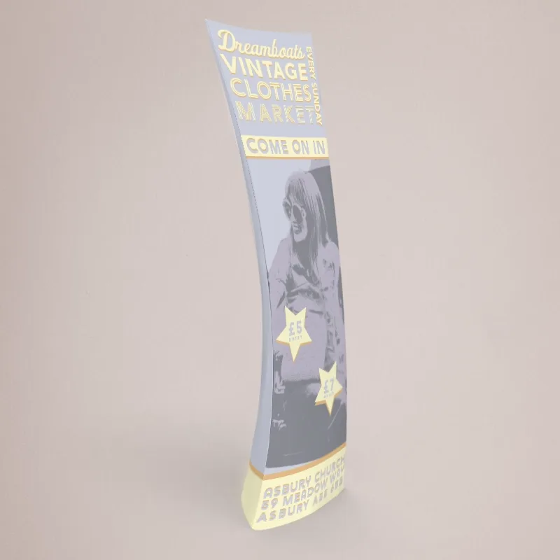 Curved Totem Stand