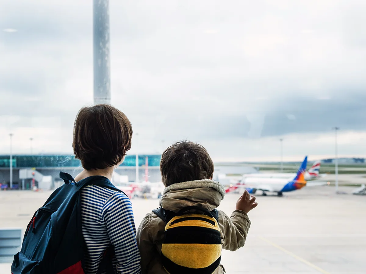 10 tips to help kids avoid travel meltdowns and sensory overload, kid traveling in an airport