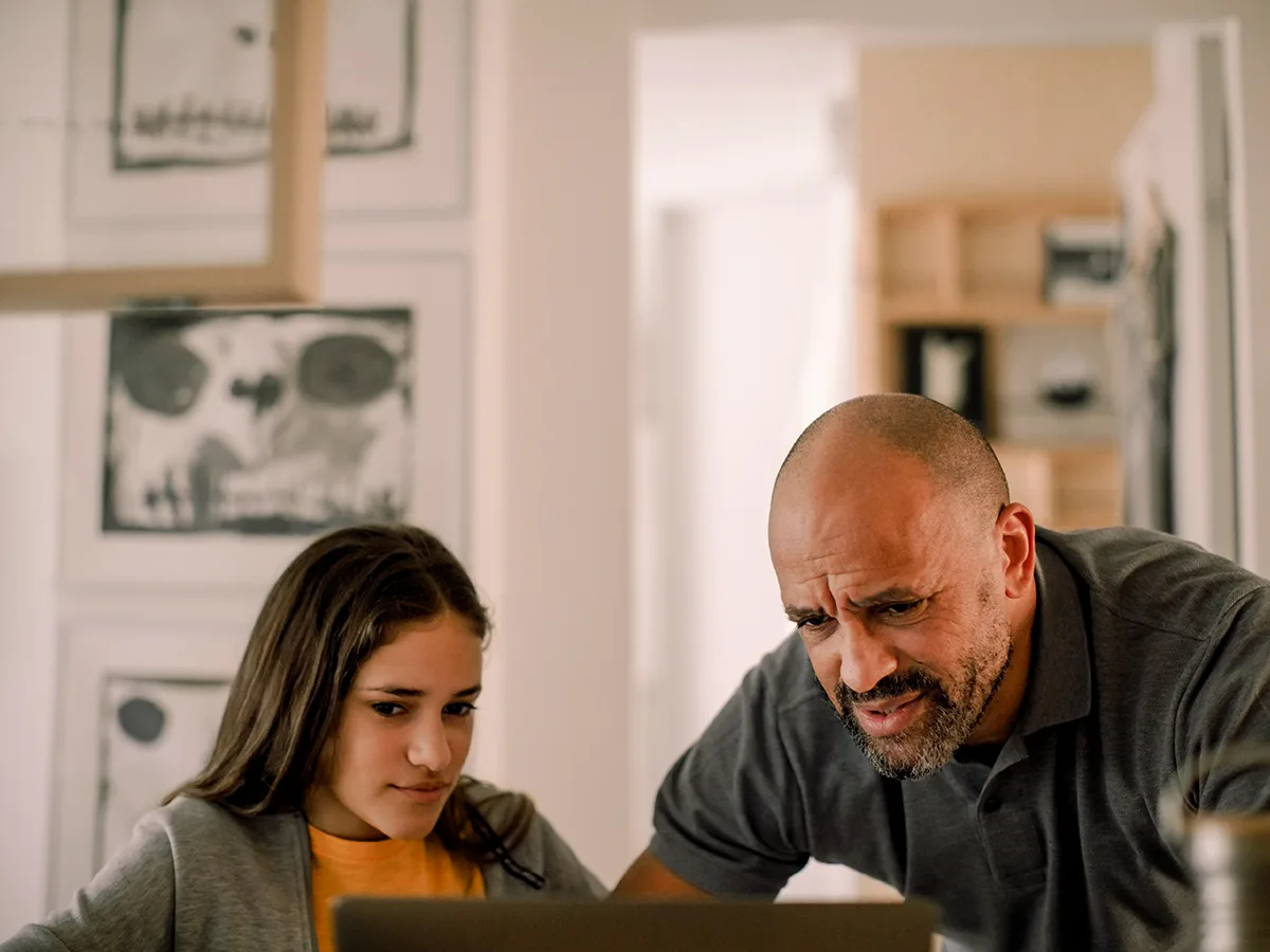 7 tips for developing a good 504 plan, 504 plan, dad working on a computer with daughter