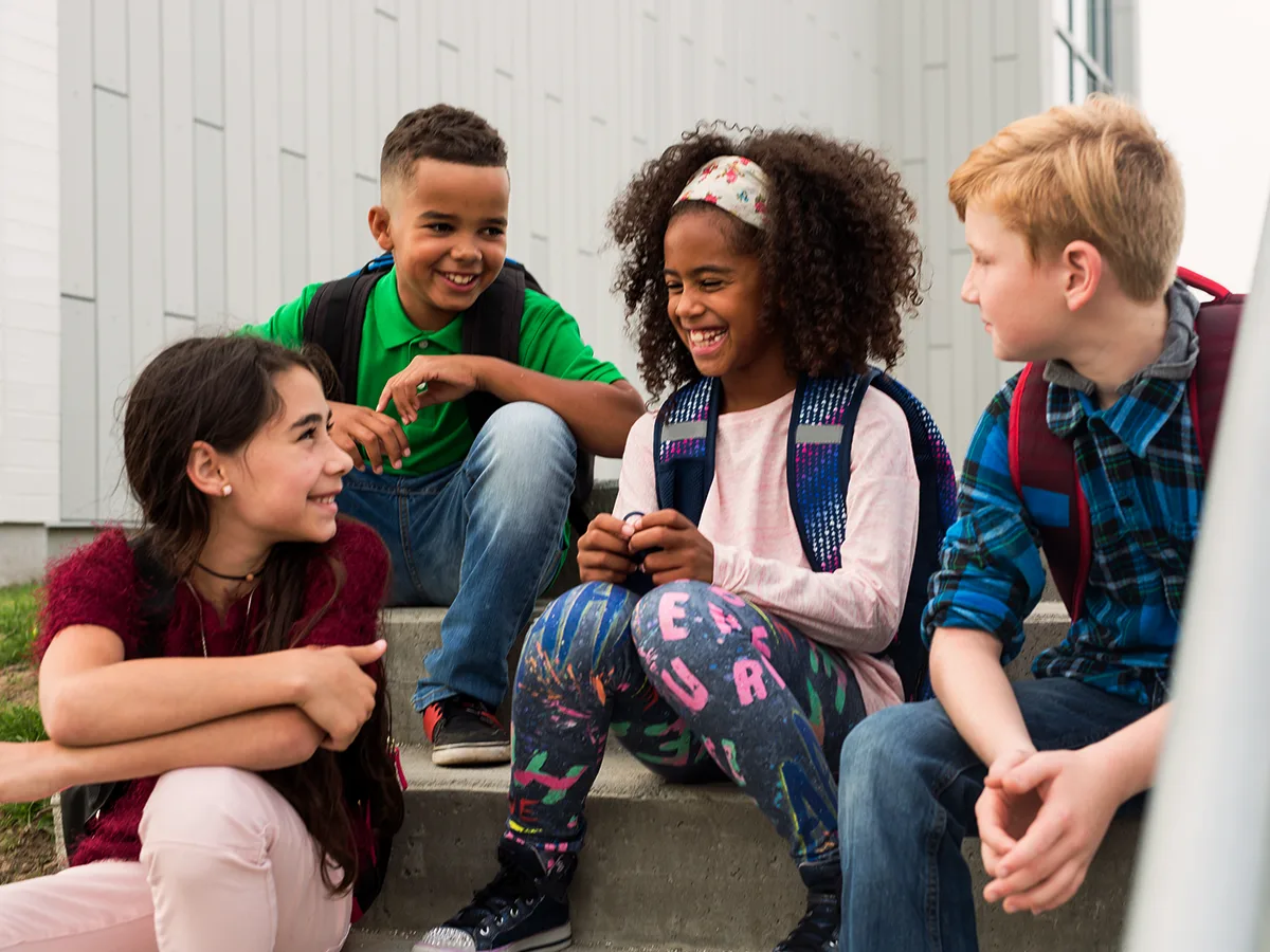 5 “unwritten” social rules that some kids miss, kids socializing