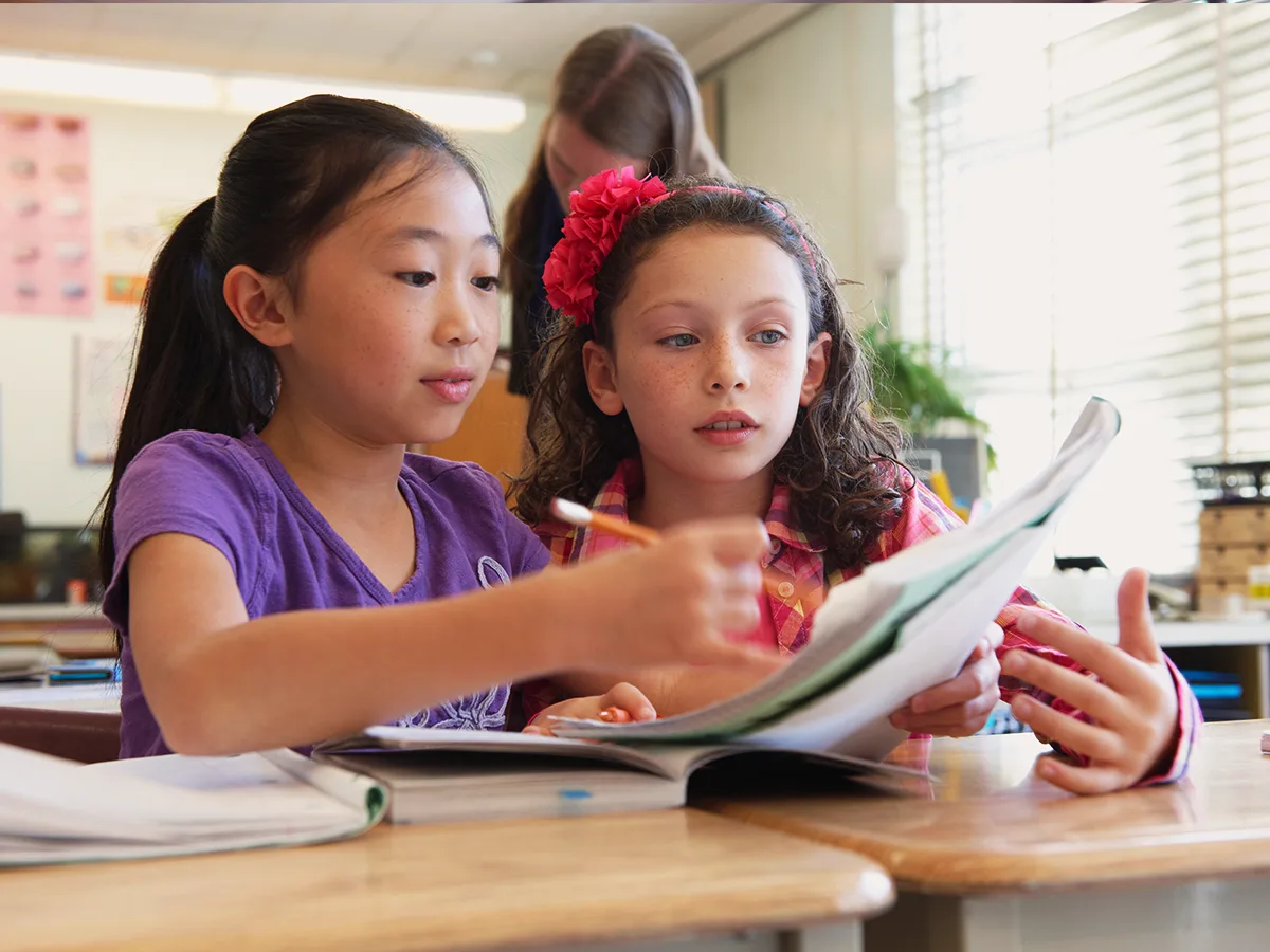 5 ways dyslexia can affect social skills, social skills, dyslexia, girls reading a paper in class