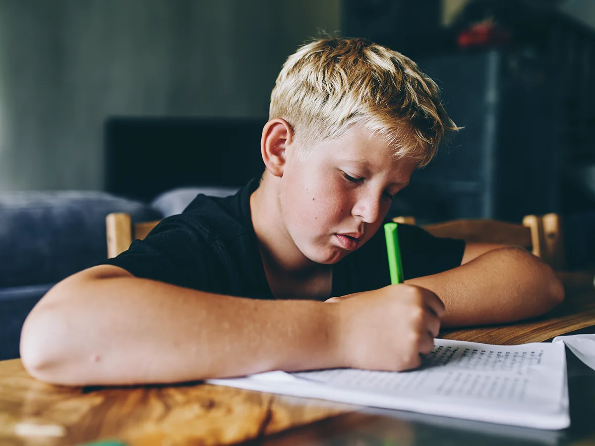 4 ways kids use self-monitoring to learn, kid working on homework