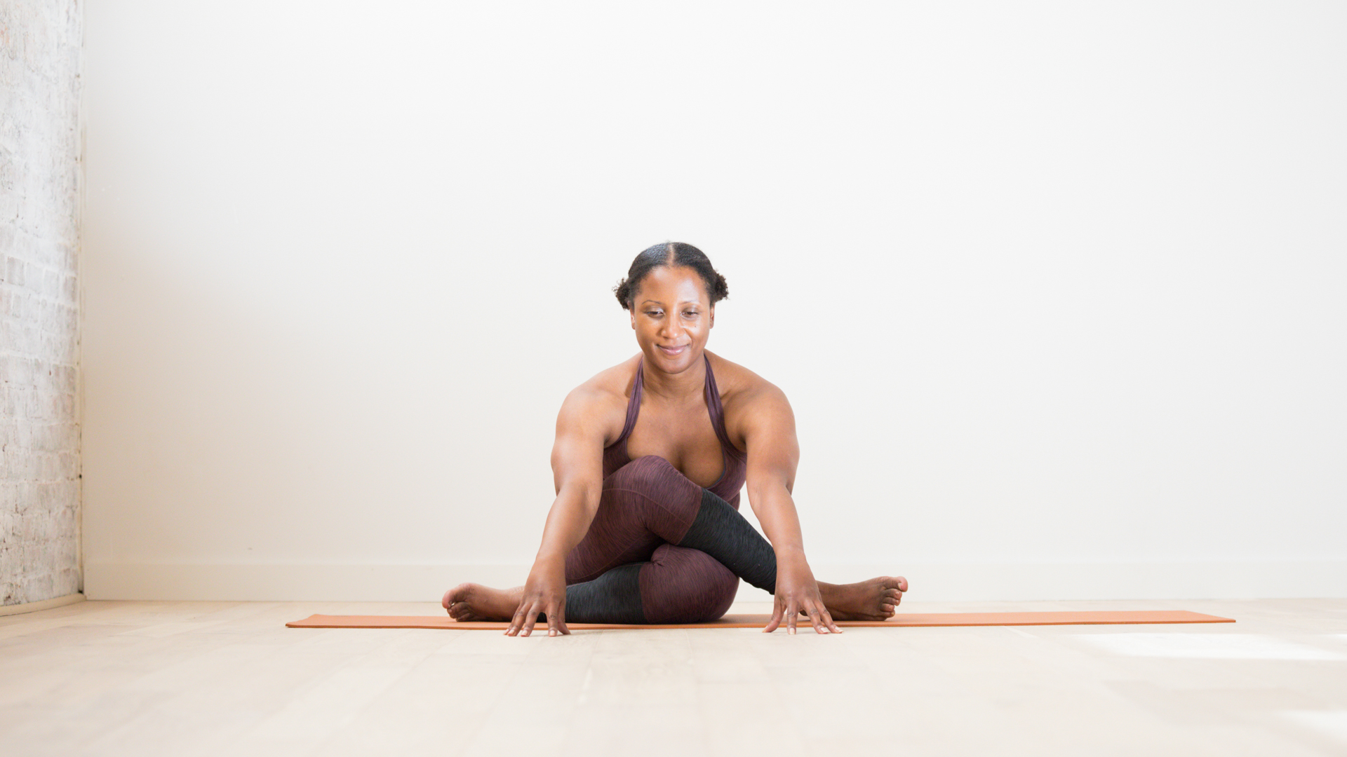 6 Yoga Poses to Soothe Tired Legs and Feet - DoYou