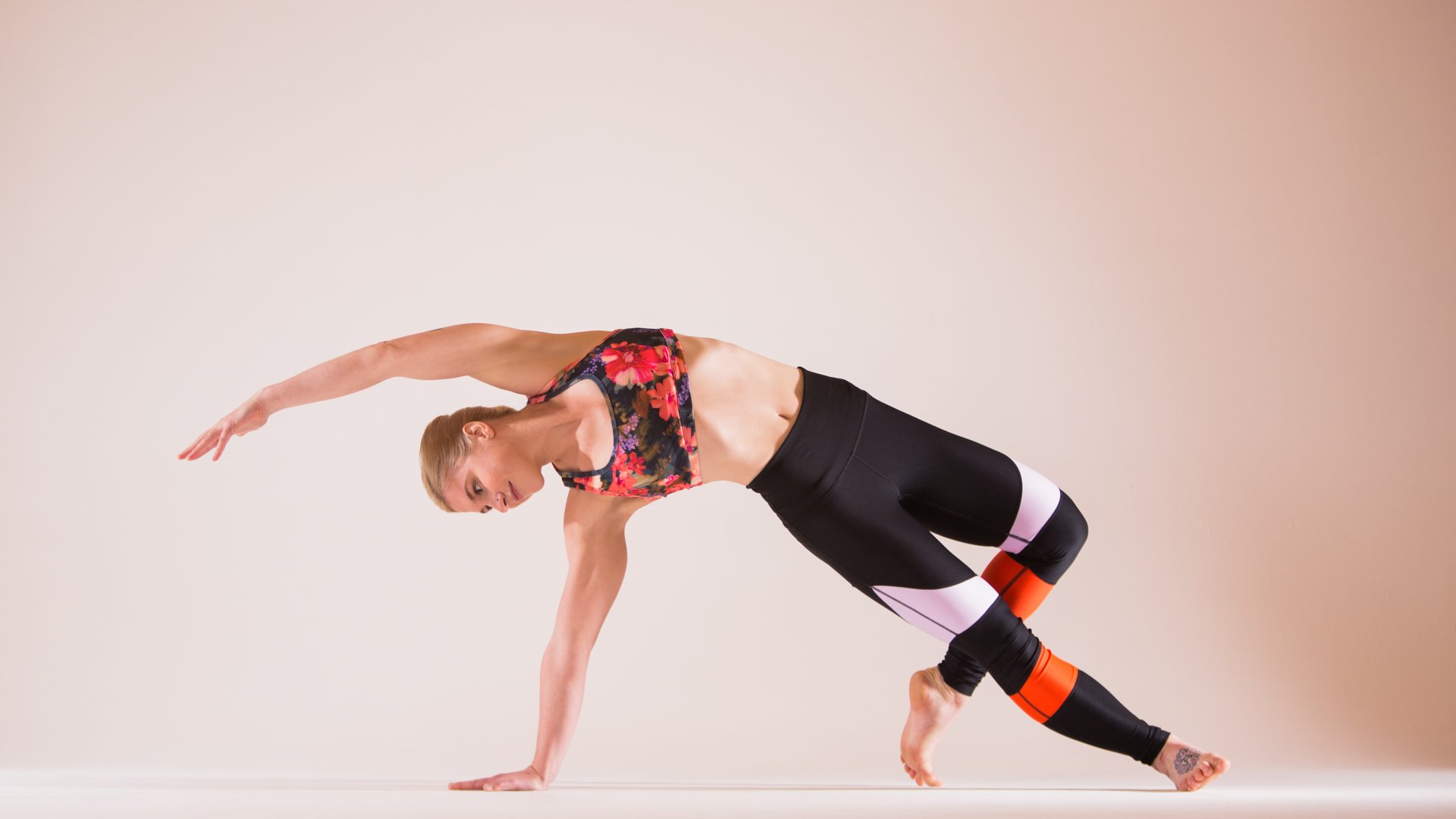 Crescent Warrior Variations – Yoga Tip of the Day! (ashta chandrasana) –  Spiritually Fit Yoga