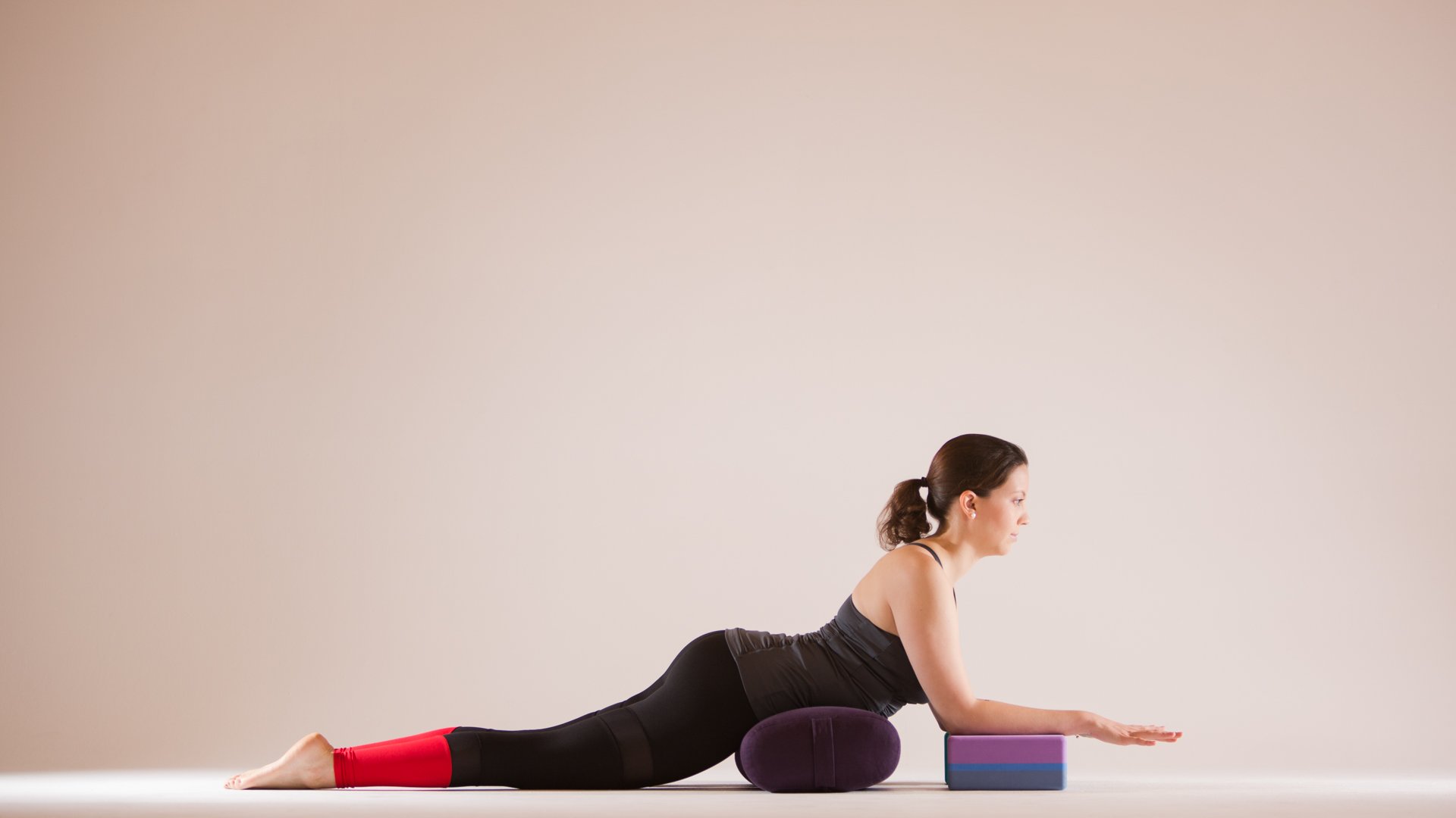 Athletic Woman Demonstrating the Bow Pose in Yoga Stock Photo - Image of  woman, training: 110727130