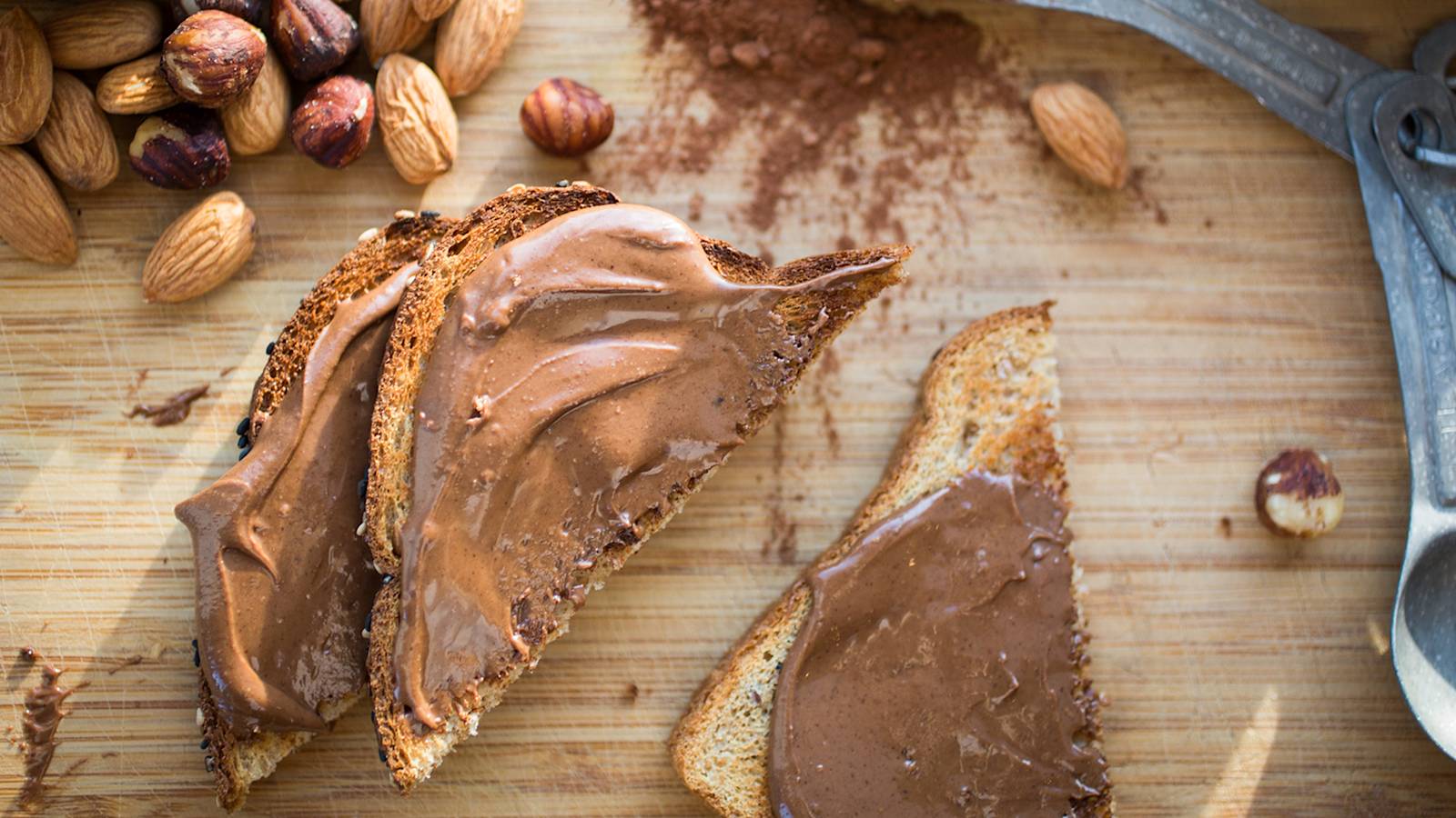 Easy GlutenFree, DairyFree Hazelnut Spread for the Holidays