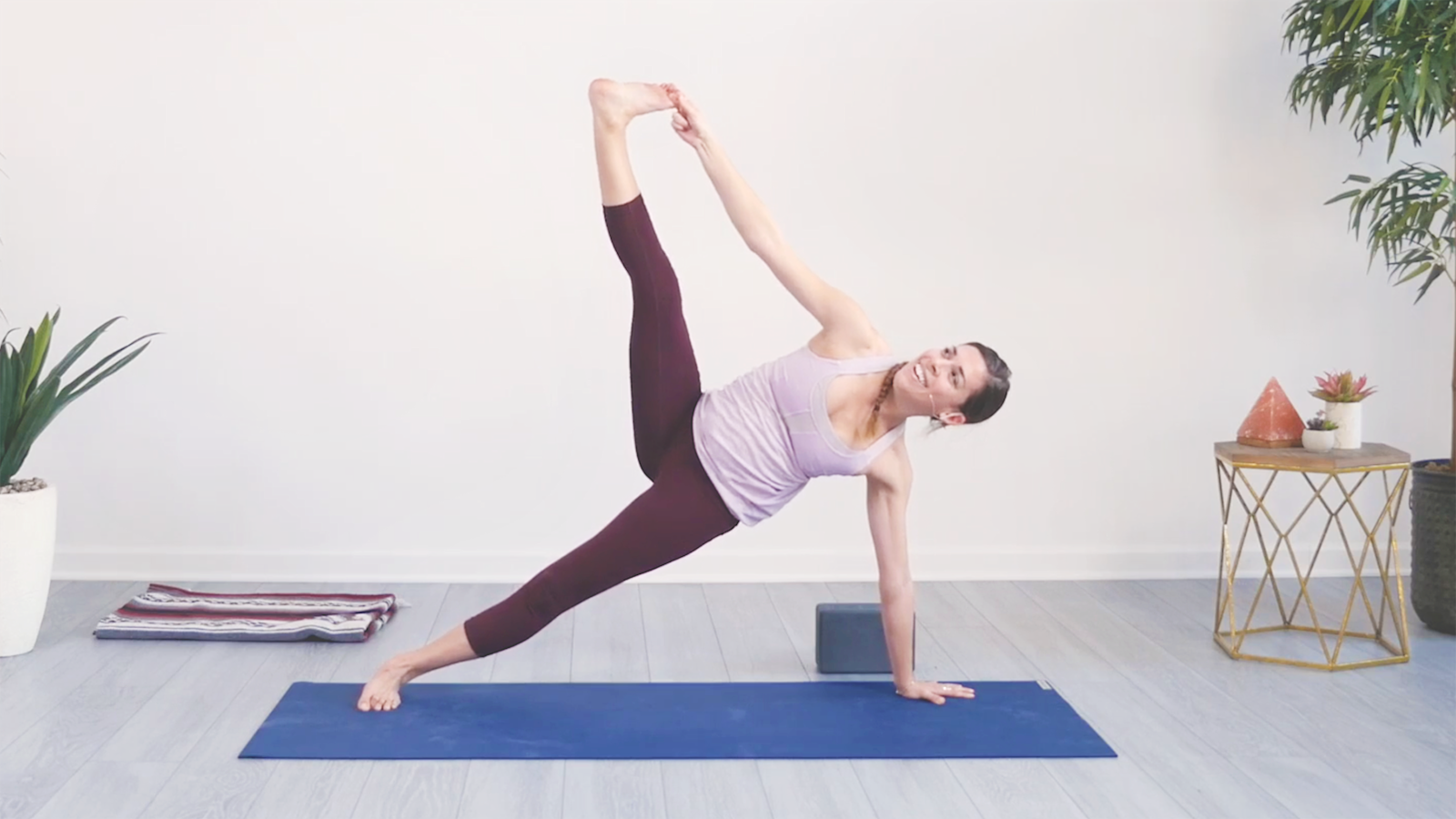 Flow Toward Vasisthasana (Side Plank)