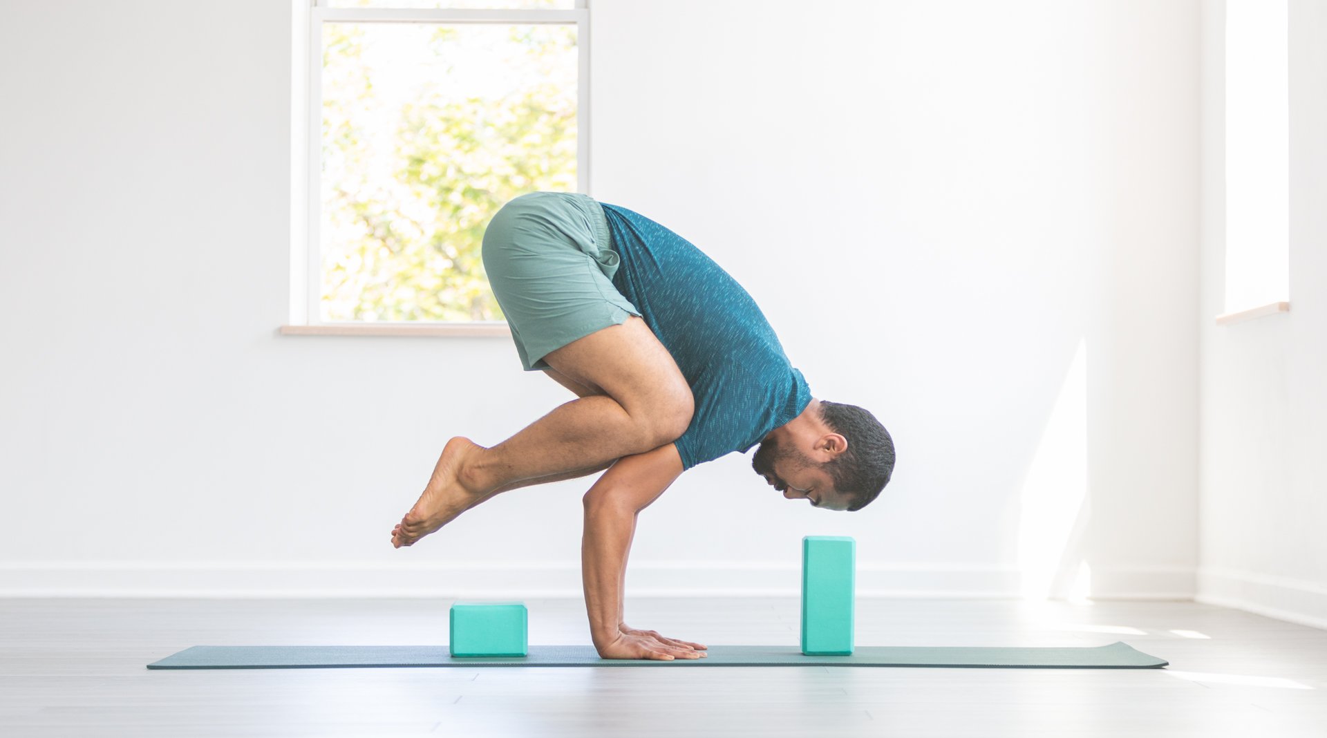 Bakasana: 5 Common Mistakes in Crow Pose (And How to Fix Them!)