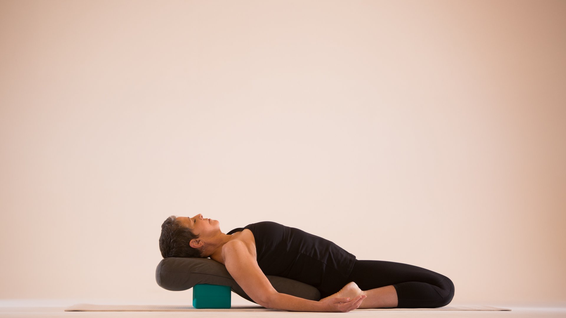9 Evening Poses of Yoga to Relax Mind & Body For Better Sleep