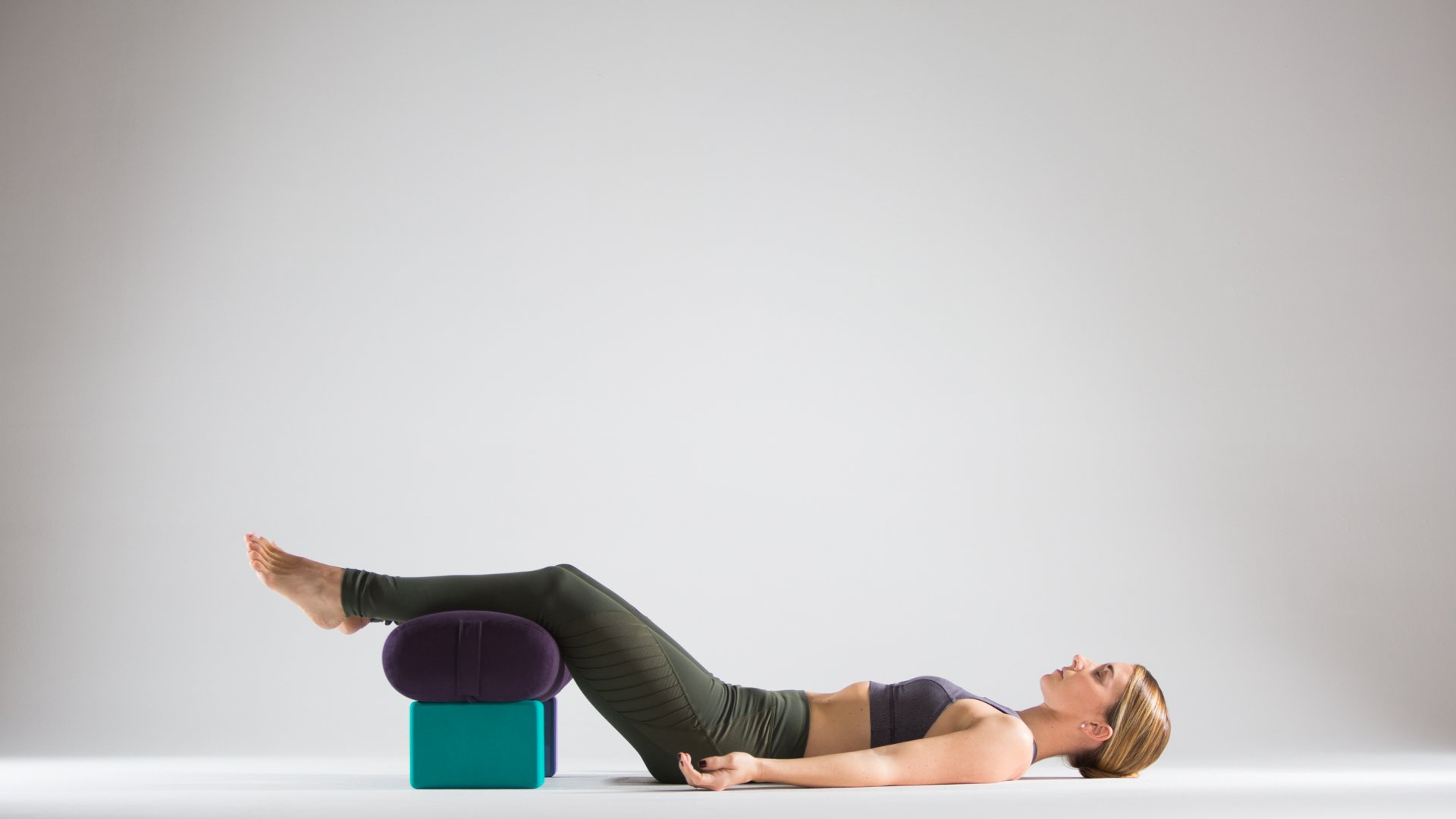 Yoga Bolster para Posturas de Relajación y Estiramientos - MUNDOYOGA®