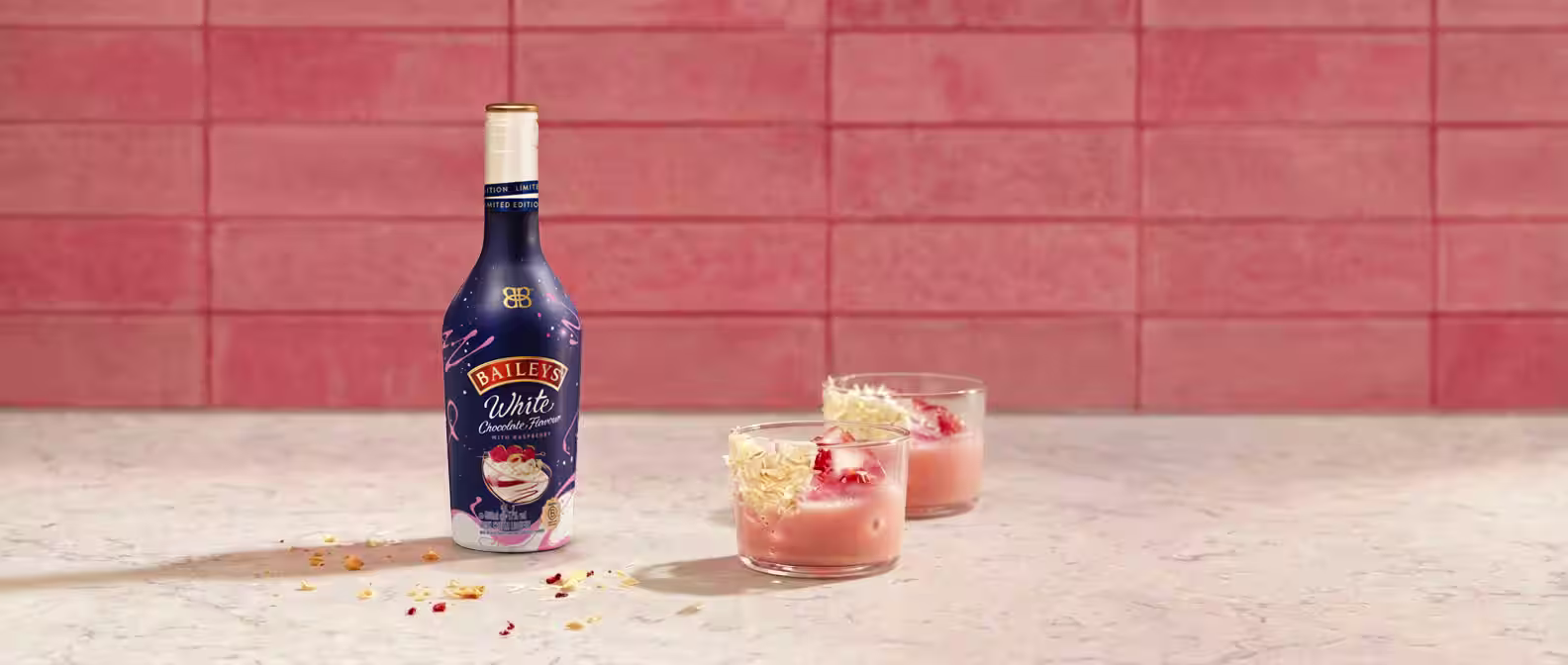 Baileys Weiße Schokolade Geschmack mit Himbeere auf Eis