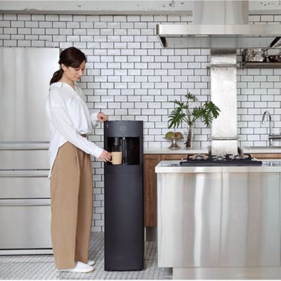 UCCのコーヒーメーカを内蔵
おいしい天然水を使ったコーヒーがボタン一つで作れる