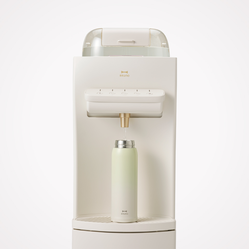 トレイは水筒やお鍋がおける高さと広さ
自炊派の女性のための細かな気の利く設計