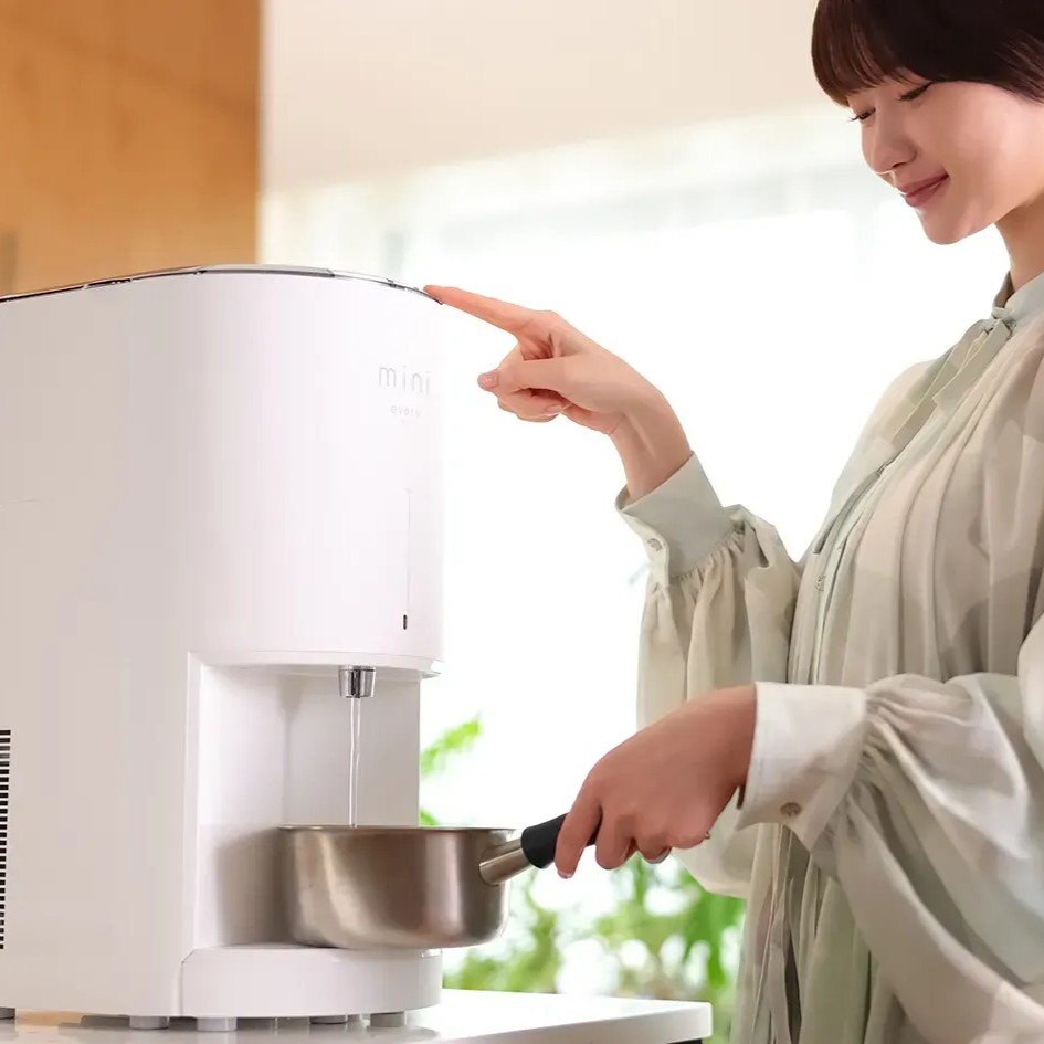 ボタン一つで様々な温度のお水が使える
コンパクトな卓上型ウォーターサーバー