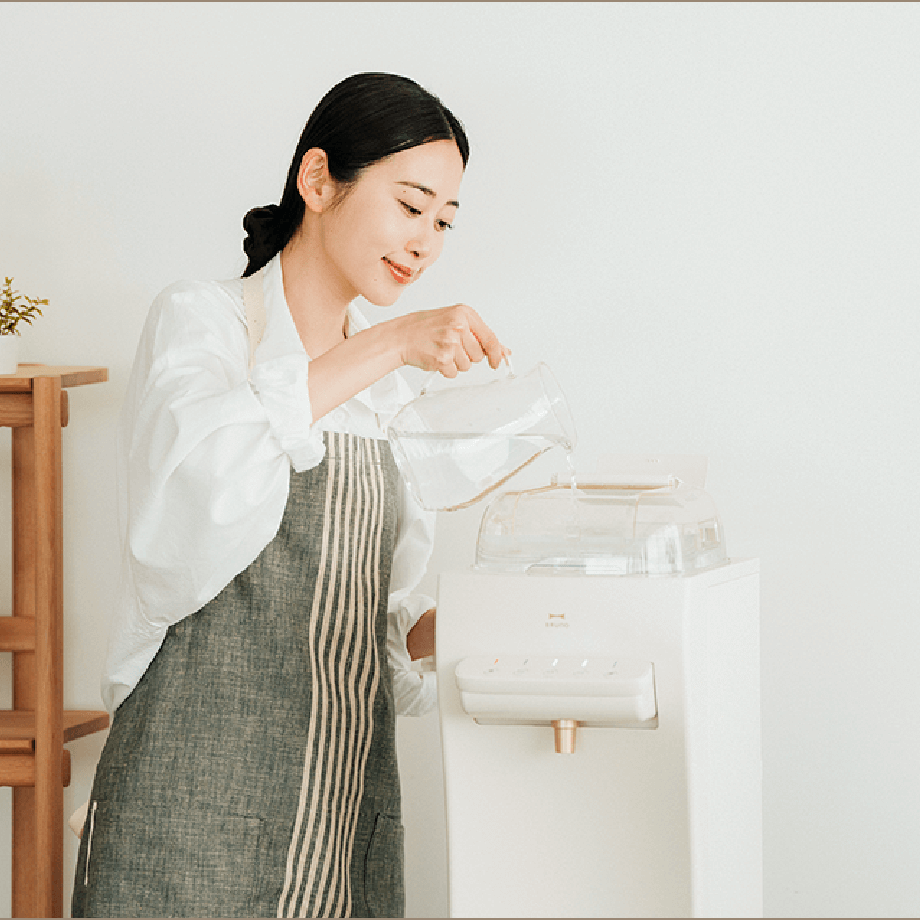 お水を注ぐだけ 重たいボトルの持ち上げは不要