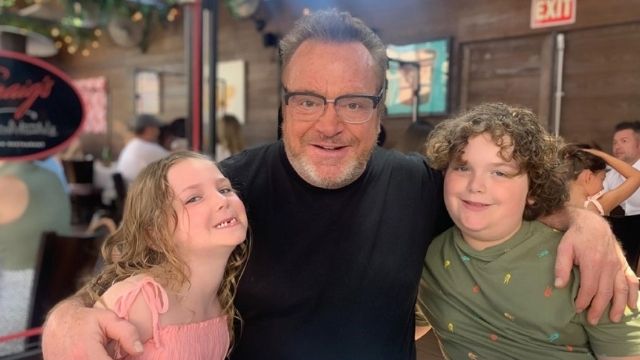 Tom and Ashley's kids, Quinn (left) and Jax (right). Image credit: Tom Arnold/Instagram.