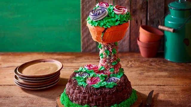 Freya's Flower Potty Cake. Image credit: Channel 4.