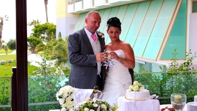 Stuart Bingham and wife, Michelle Sabi, got married in 2013. Image credit: Explorer Travel Online.