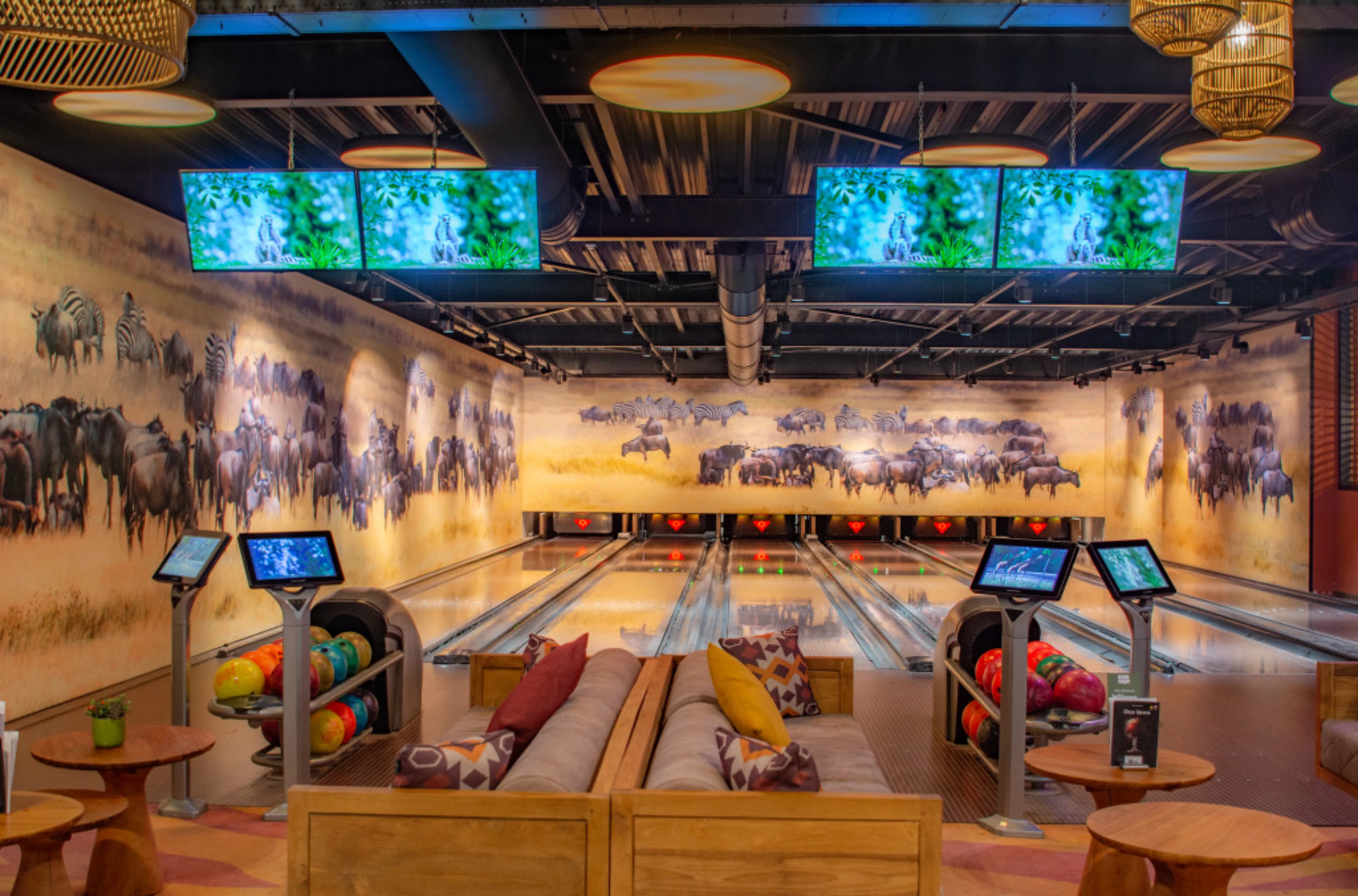 Safari resort beekse bergen pamoja lounge bowlingbaan