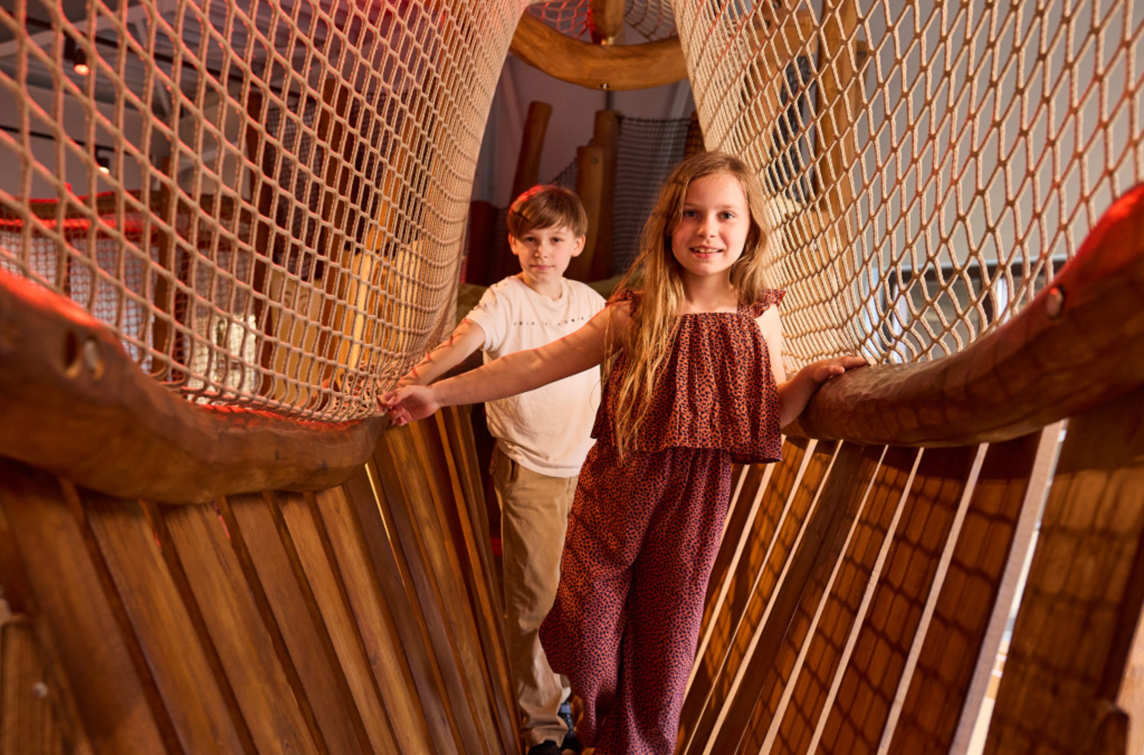 Safari resort beekse bergen ranger basecamp kinderen speeltuin indoor brug
