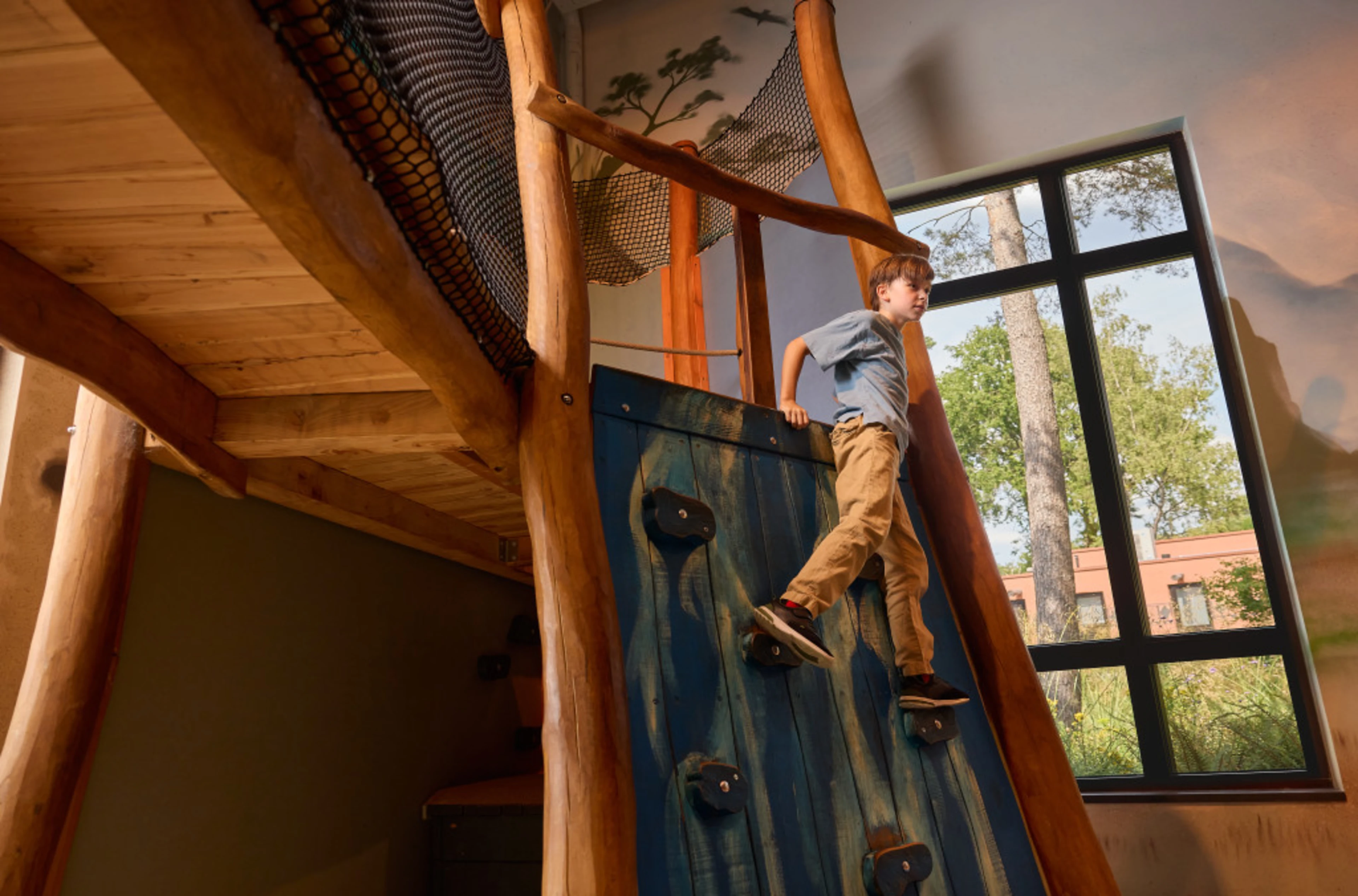 Safari resort beekse bergen ranger basecamp kinderen speeltuin indoor klimwand